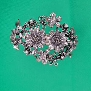Vintage style 3-D Floral‎ Bracelet super cute.